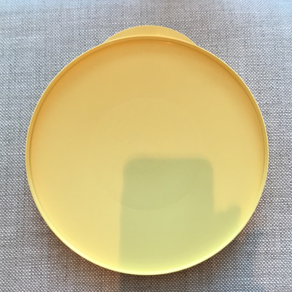 Tupperware Vintage Impressions Mixing Bowl Set in Sheer Yellow and Green - Picture 11 of 14